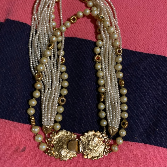 This is a nice piece of Costume Jewelry its unique - Picture 7 of 7